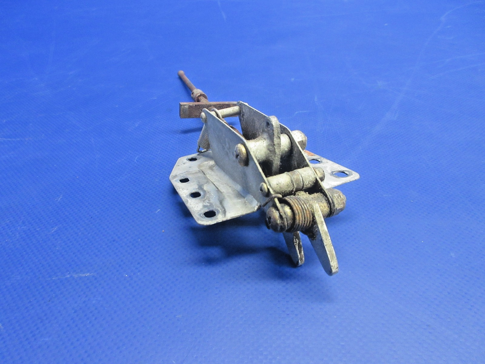Rockwell Commander 112 Aft LH Cabin Door Latch P/N 43700-1 (0826-420)6