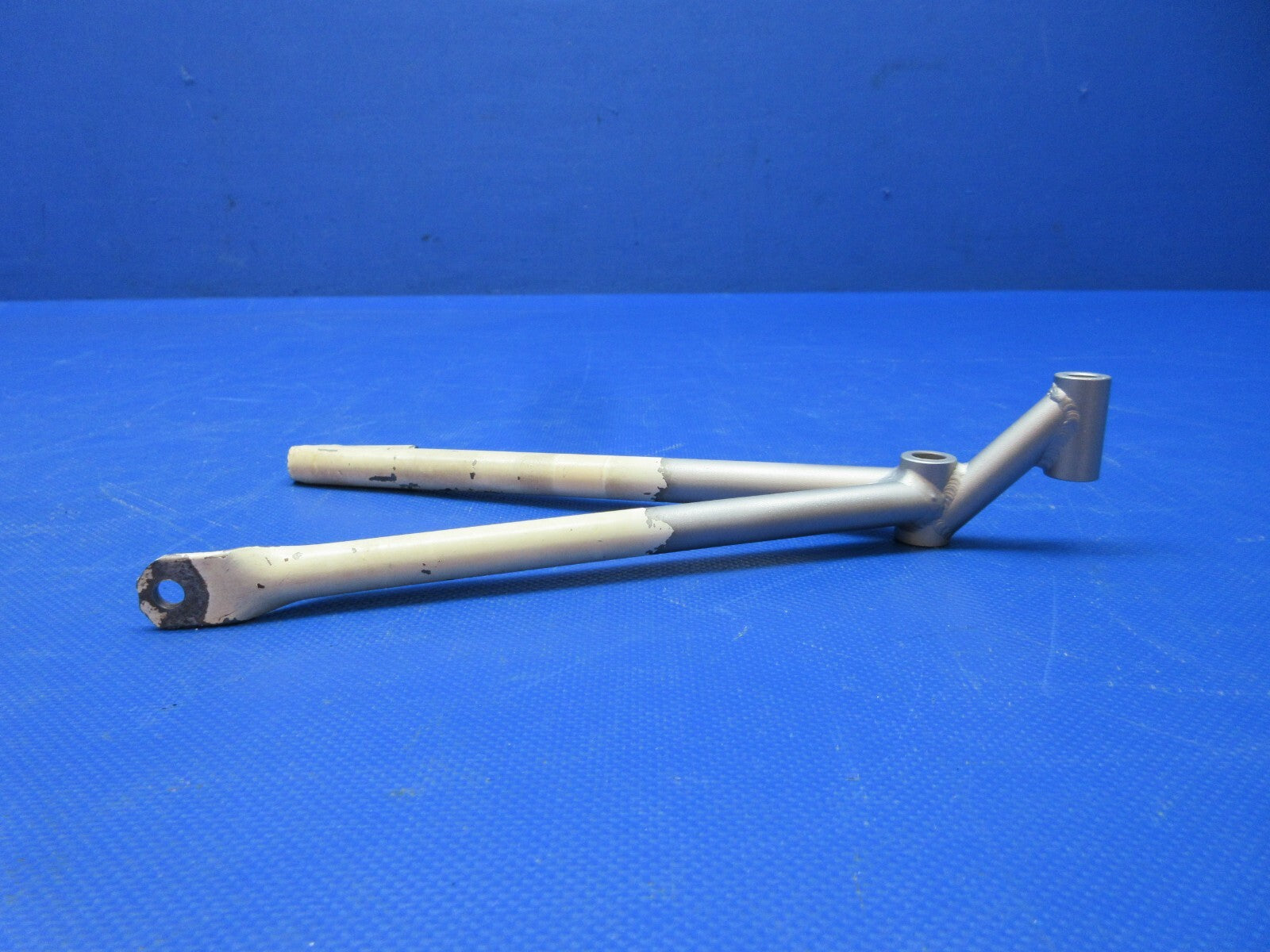 Cessna 177RG Cardinal Support Main Gear Door Actuator RH P/N 2041014-2 (0818-59)2