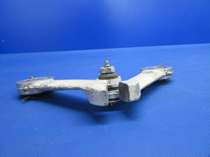 Piper PA-28 MG Torque Link Assy P/N 65619-00 (0624-755)