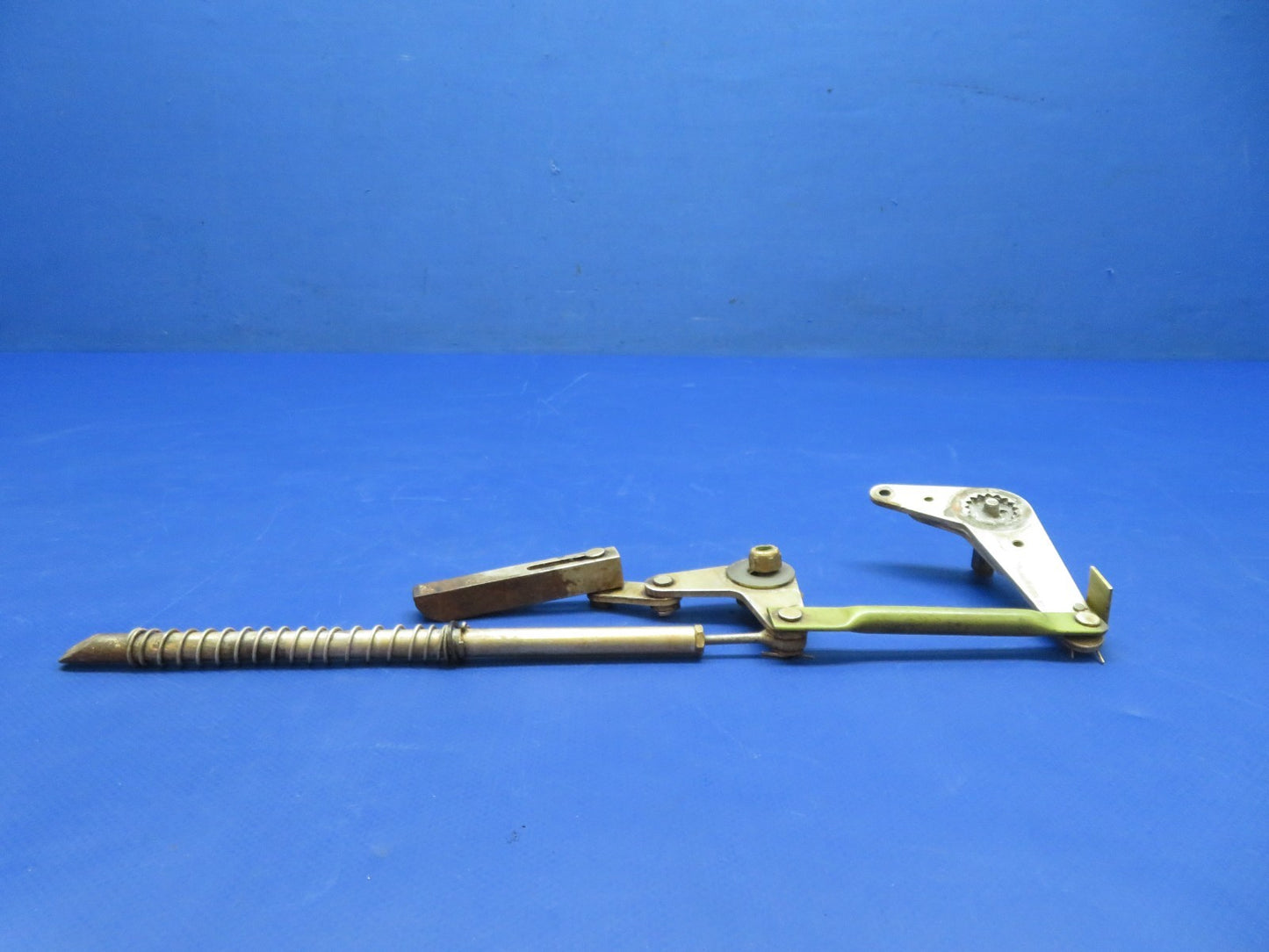 Beech 58 Baron FWD Utility Door Latch P/N 36-430012-5 (0326-126)15
