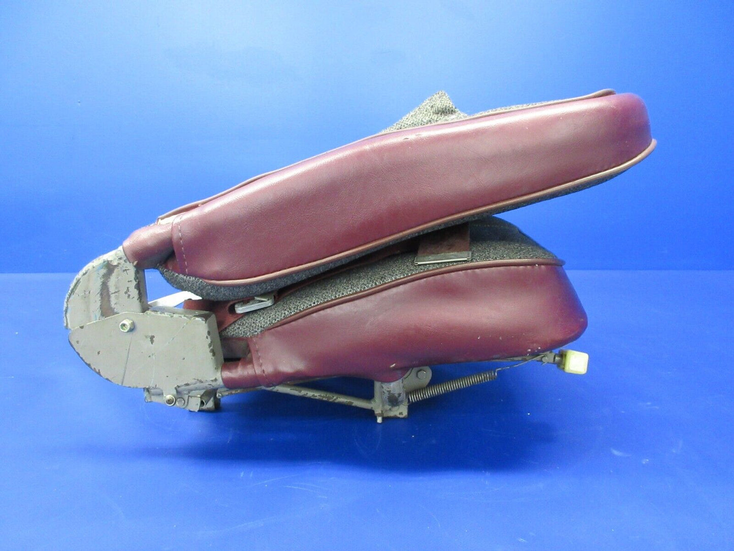 Cessna 310 / 310R Aft Seat P/N 0812825-24 (1124-1440)