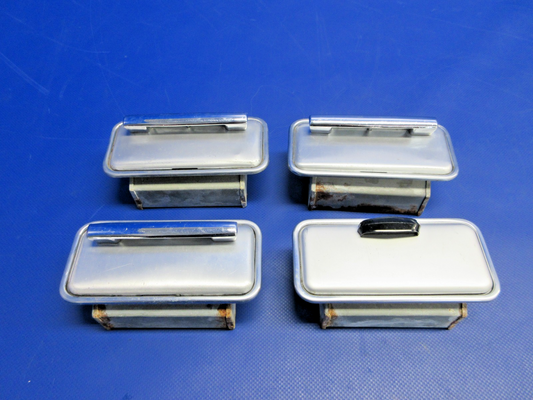 Beech 95-B55 Baron Ash Tray LOT (0526-728)0