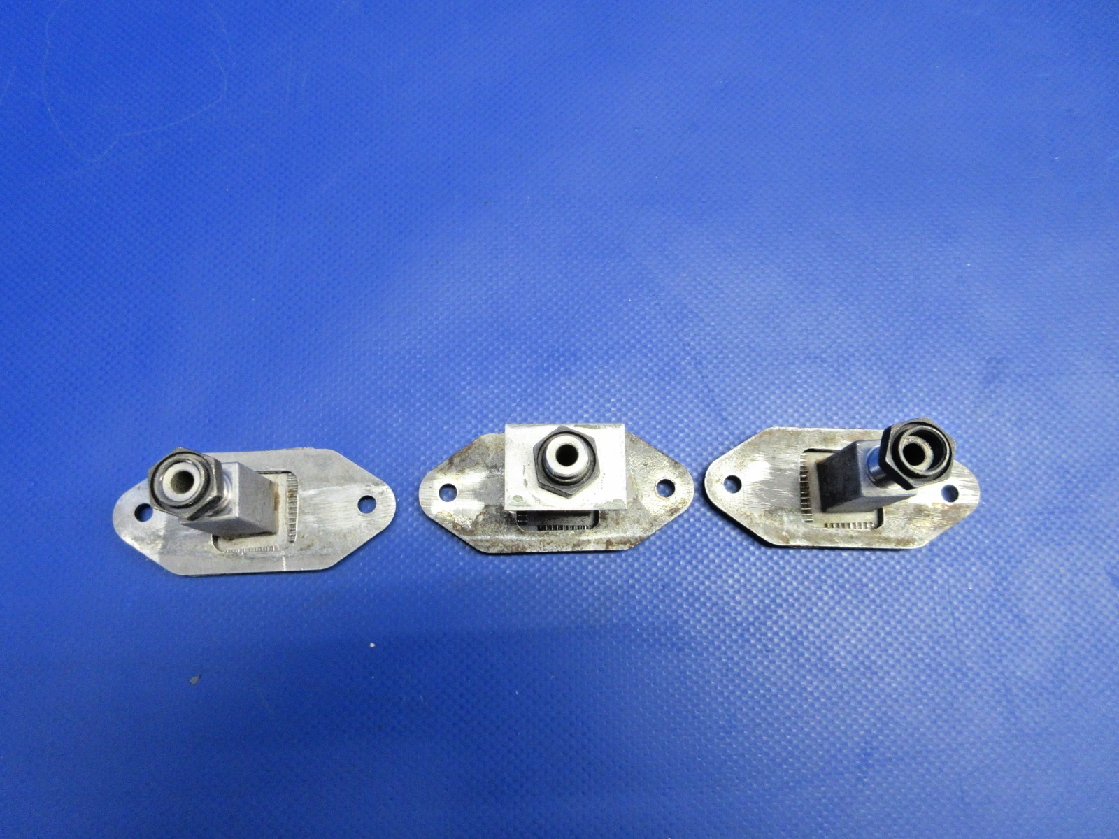 Cessna 421 Main Door Latch Receptacle P/N 5111532-1 LOT OF 3 (0726-743)2
