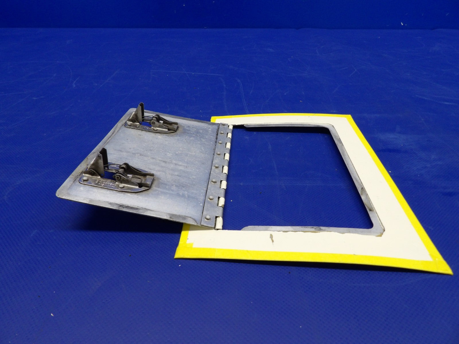 Beech 95 / D95A LH INBD / RH OTBD LWR Cowling Door P/N 95-910011-479 (0326-408)11
