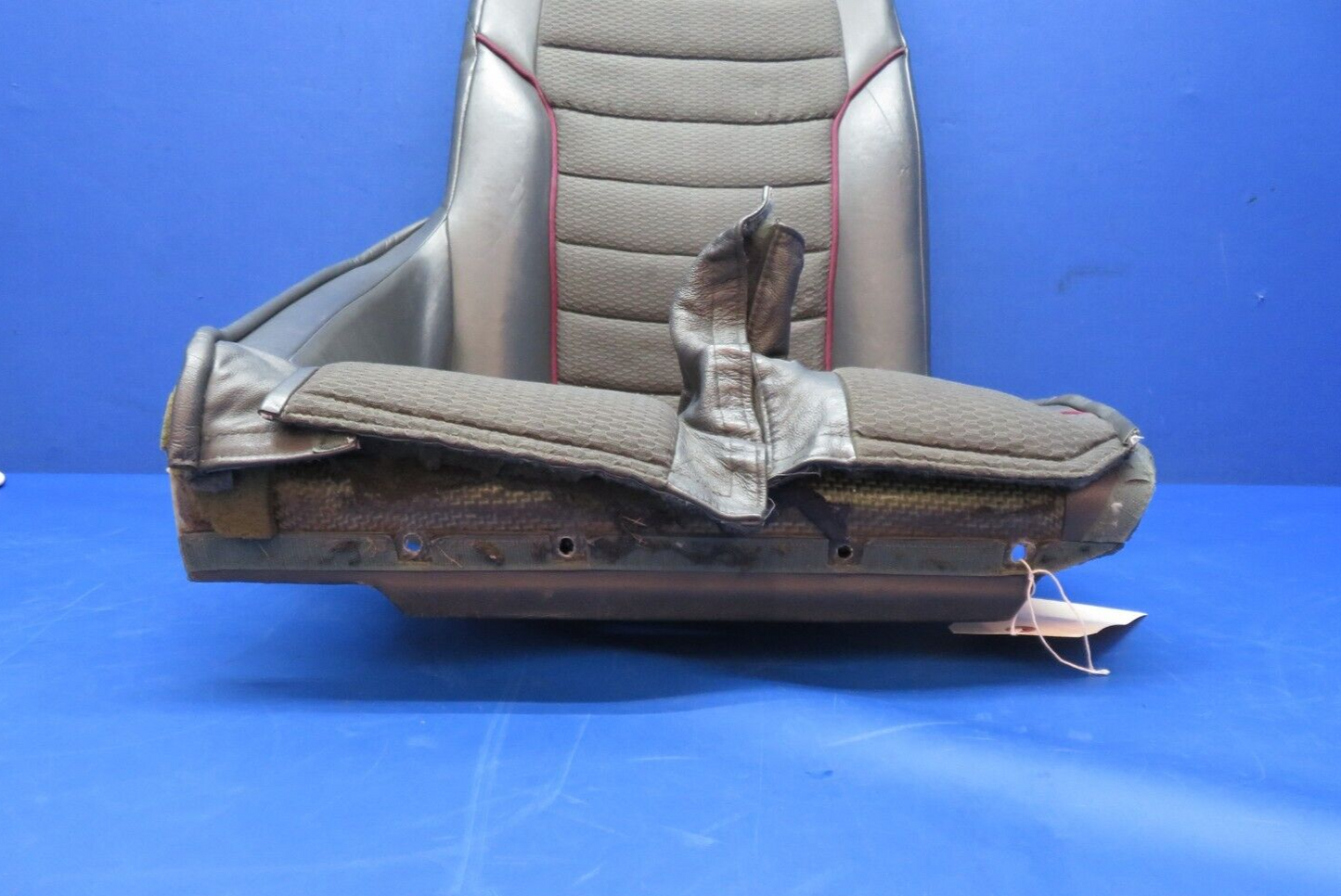 Diamond DA-42 RH Front Seat Assy P/N D60-2512-00-00_3 (0623-428)