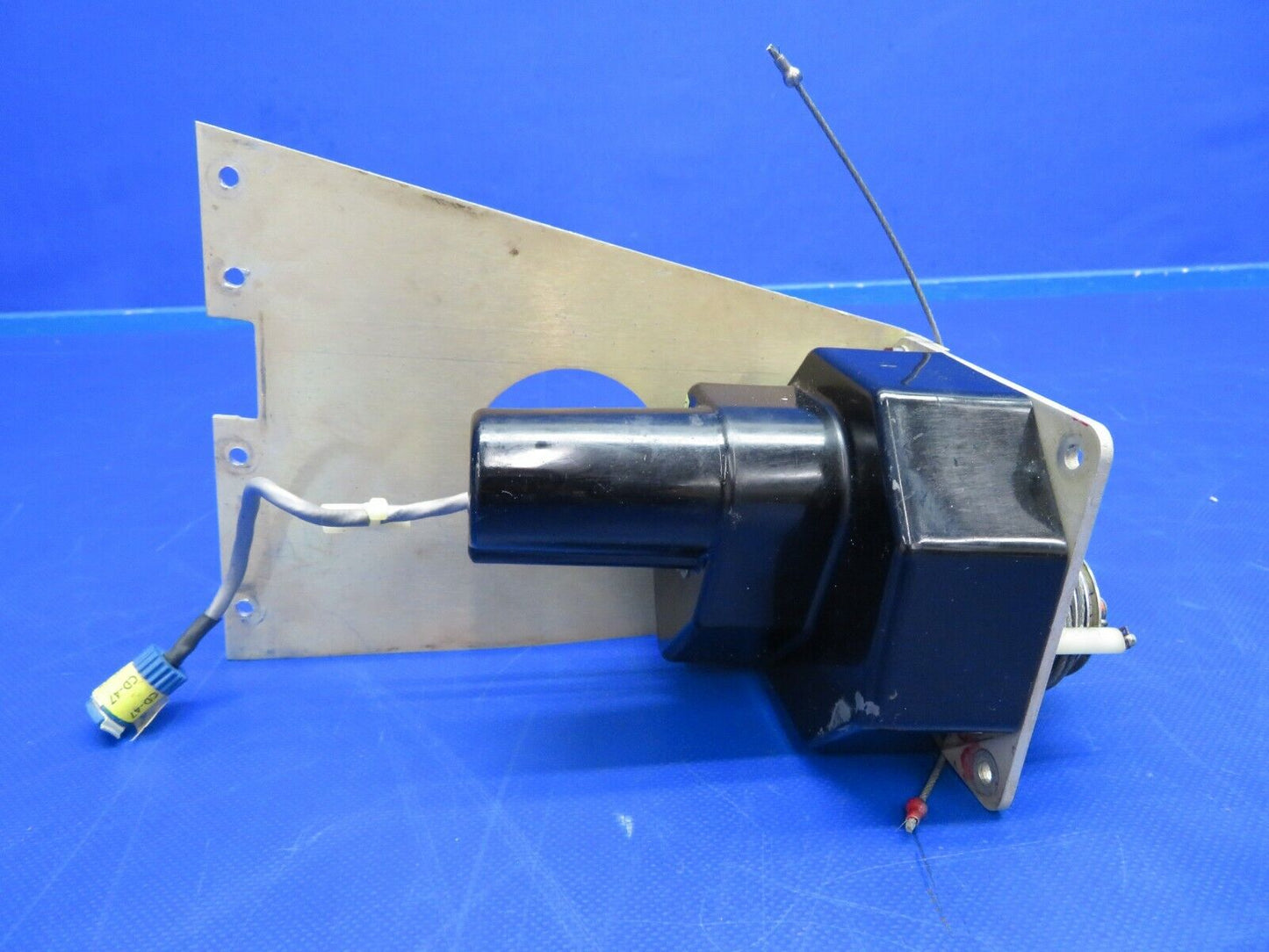 Edo-Aire Roll Servo w/ Top Bracket 1C363-1-269R 14V Piper 32RT-300 (0520-536)