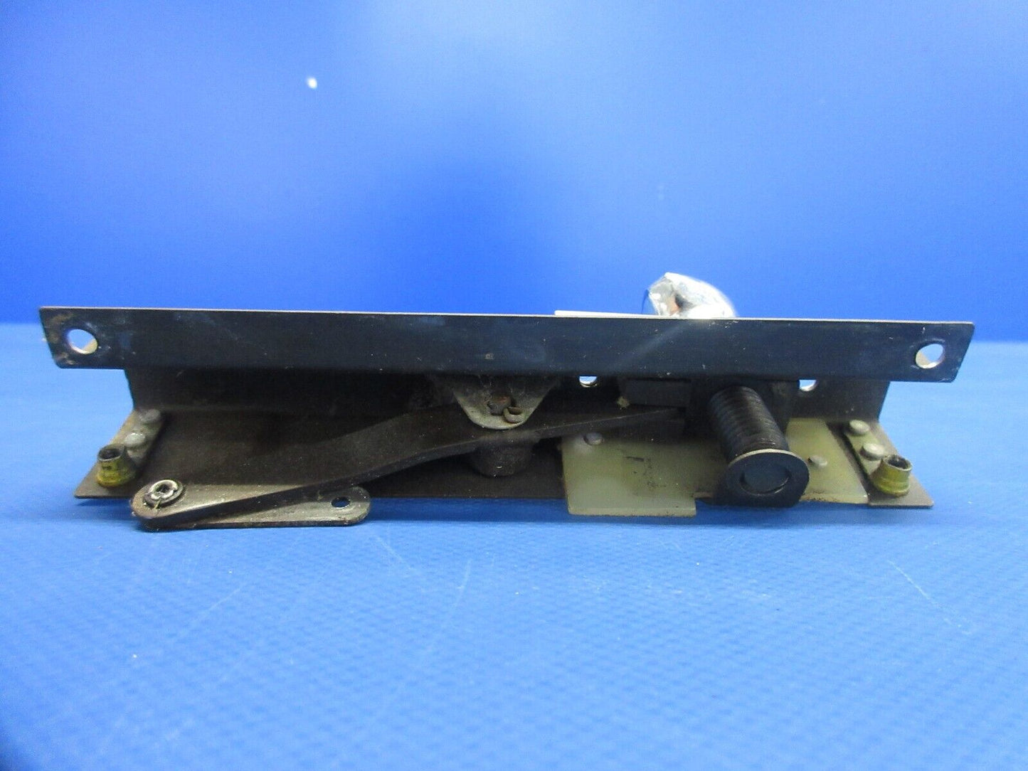 Cessna 177 / 177B Vent Window Actuator & Bellcrank Assy RH 1717075-6 (0824-1043)