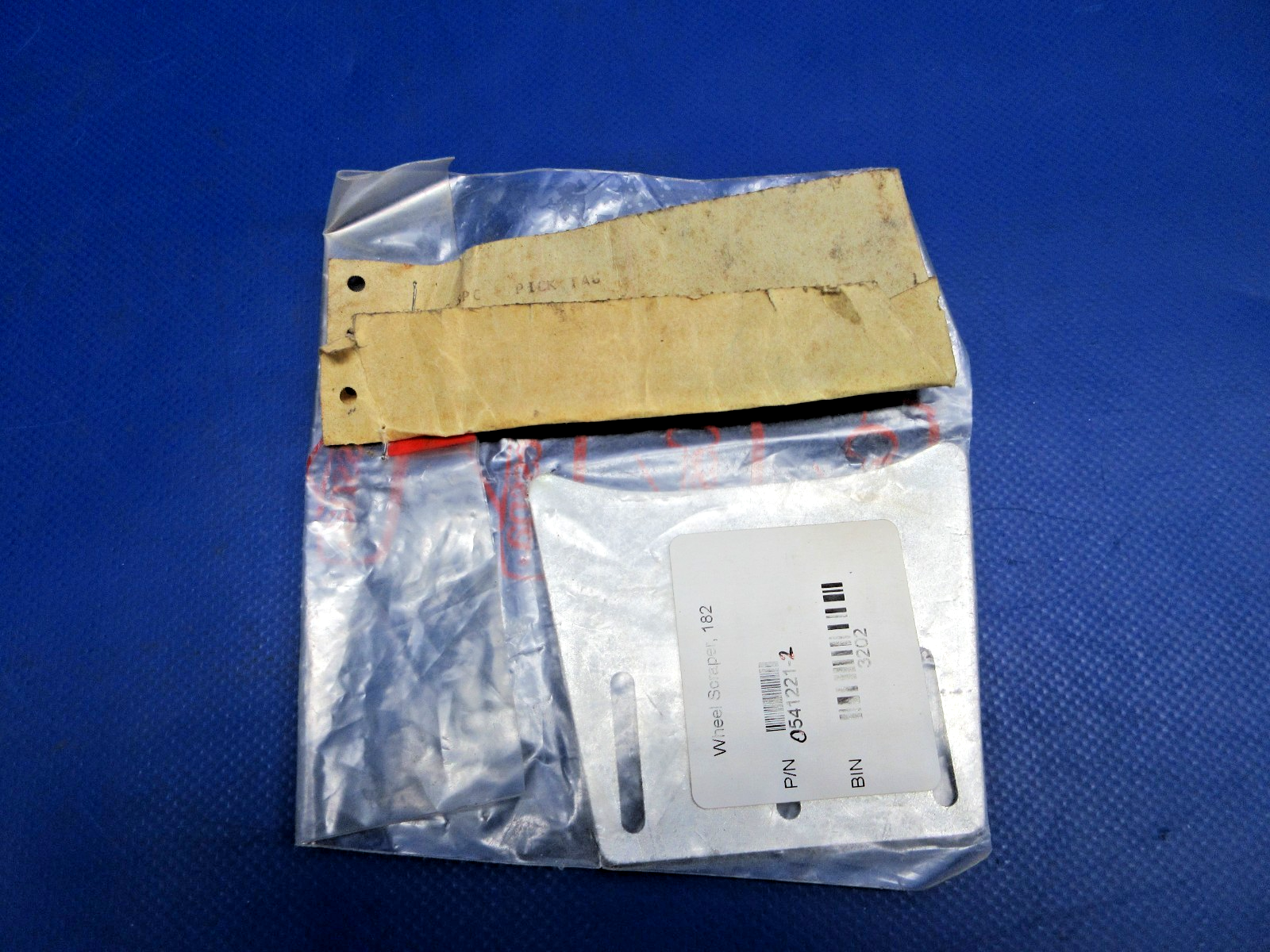 Cessna 182 Nose Gear Wheel Fairing Scraper P/N 0541221-2 NOS (0426-714)2
