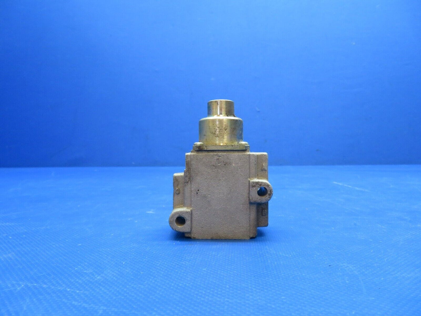 Parker Pneumatic Valve P/N CW1037 (0724-1949)