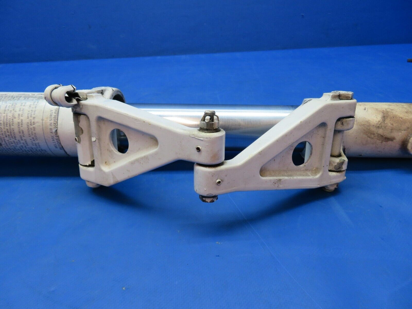 Piper Aerostar 602P LH Main Gear Assy P/N 400053-509 (0123-943)