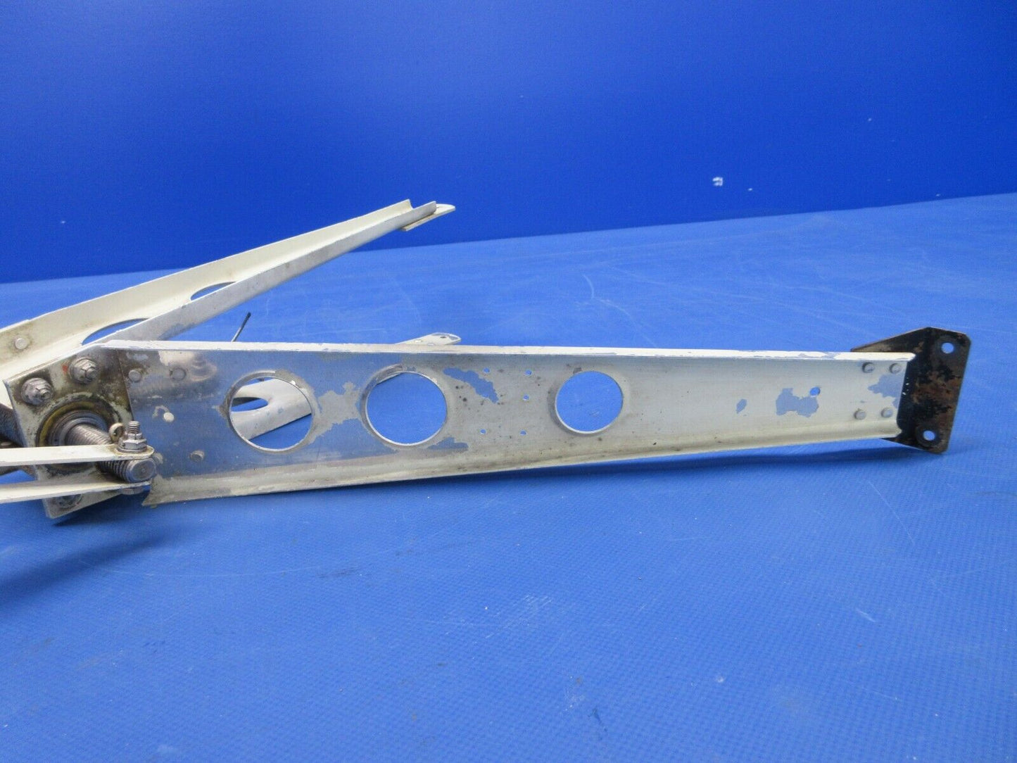Piper PA-28-181 Archer Stabilator Trim Rib & Shaft Assy P/N 65246-00 (0624-2053)