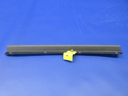 Piper PA-28-181 Co-Pilot Center Window Retainer Top & Sides 76264-00 (1224-2042)