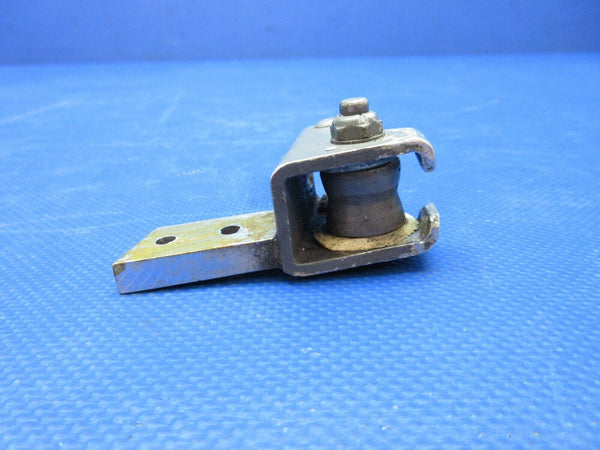 Cessna 172 / 172P LH FWD Seat Roller Housing P/N 1414104-67 (0824-1301)