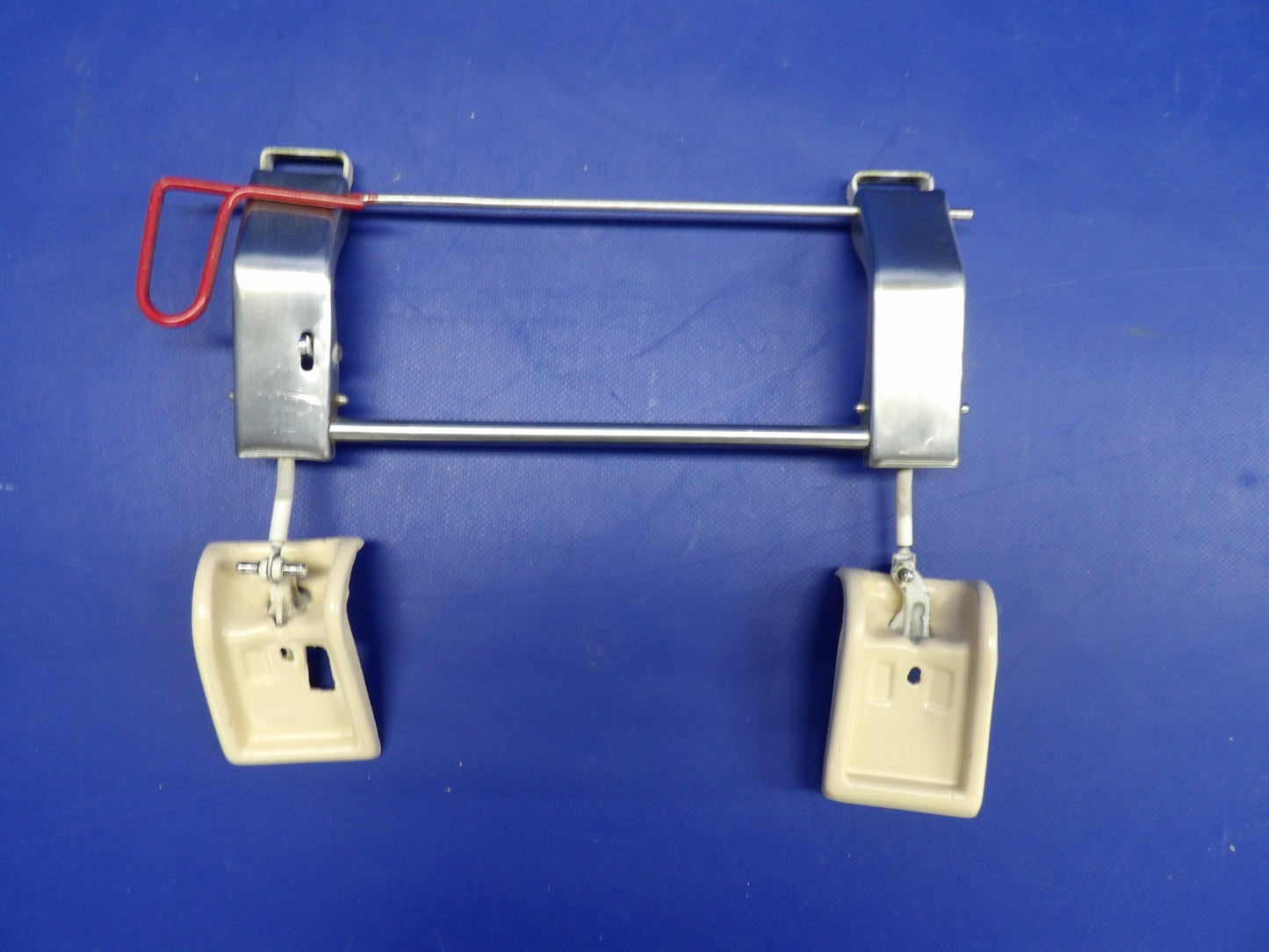 Beech D95A Travel Air RH Emergency Window Handle P/N 35-415312-4 (0226-512)1