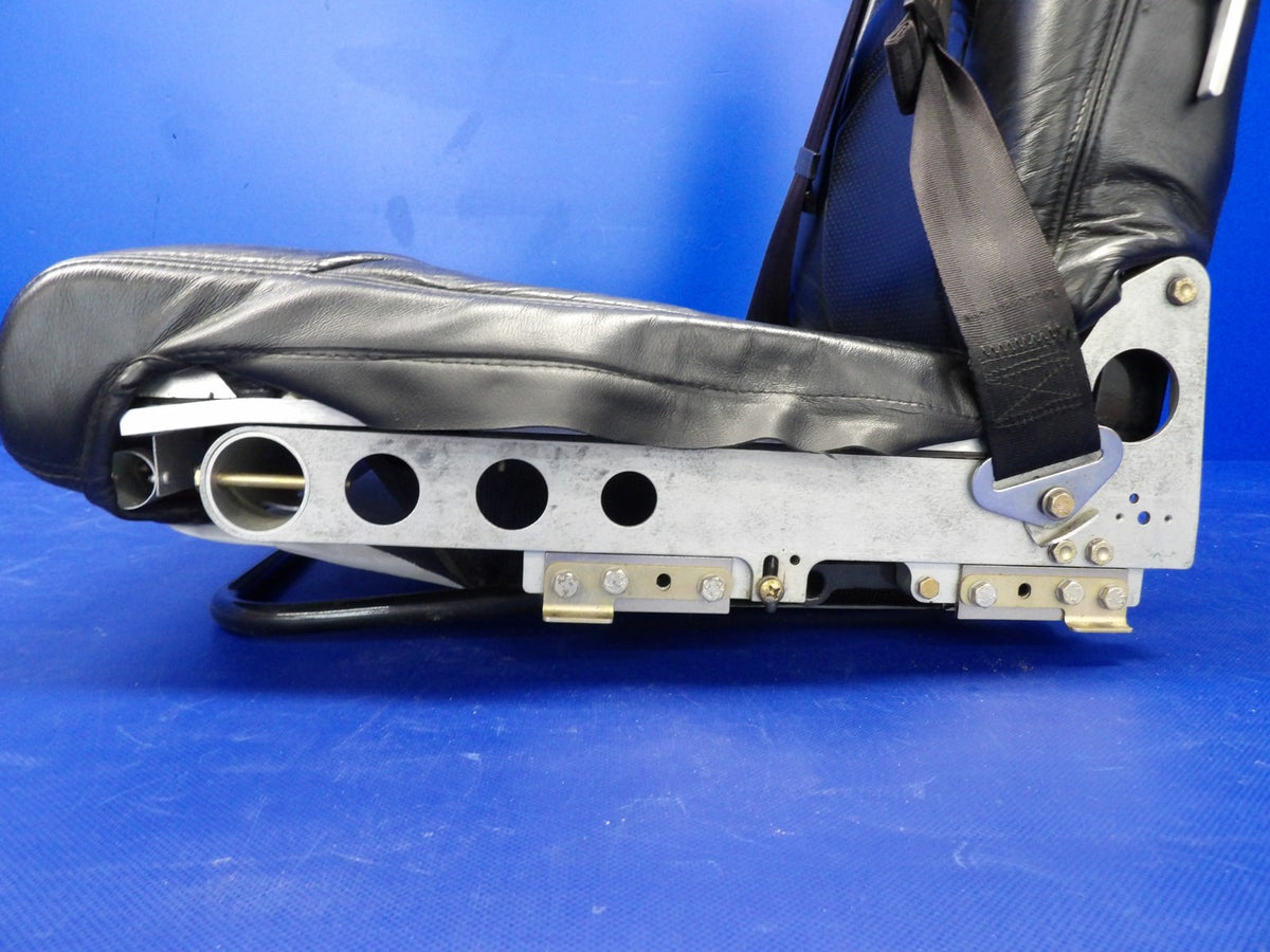 Cirrus SR22 Pilot Seat w/ Inertia Reel Seatbelt P/N 13231-011 (0926-1228)10