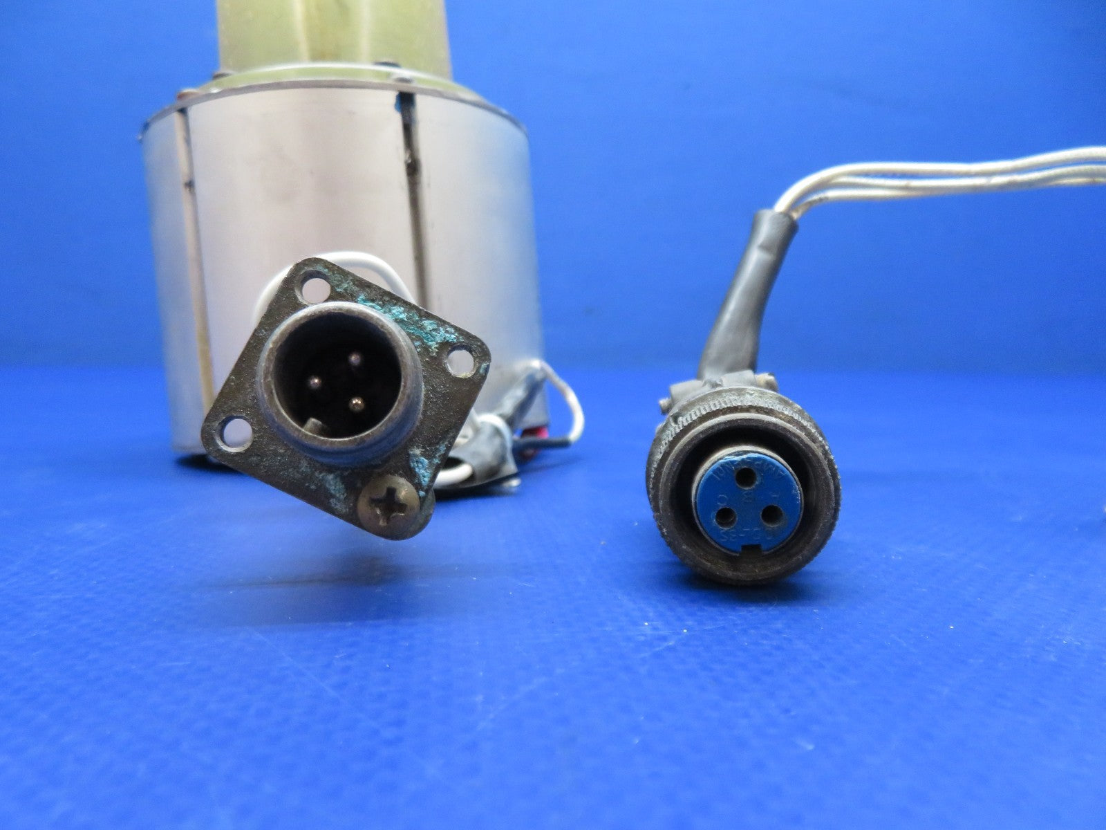 Cessna 421 Universal Corp. Flight Strobe 28v P/N 4400 TESTED (0326-173)12