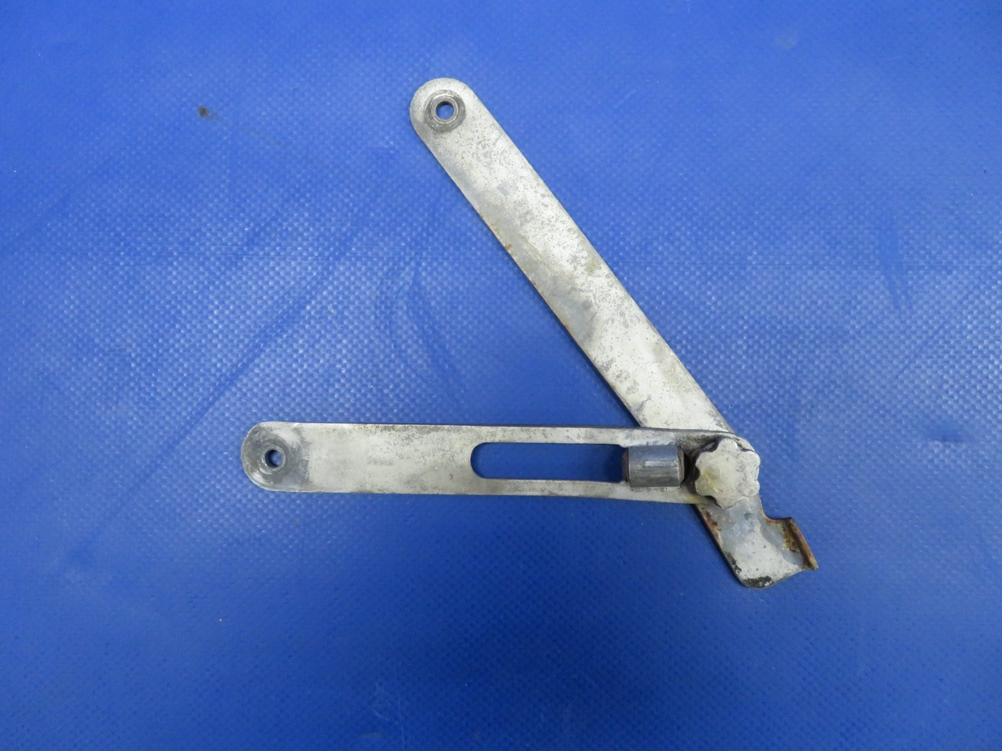 Rockwell Commander 112 LH Cabin Door Stop Arm P/N 43745-9 (0826-415)1