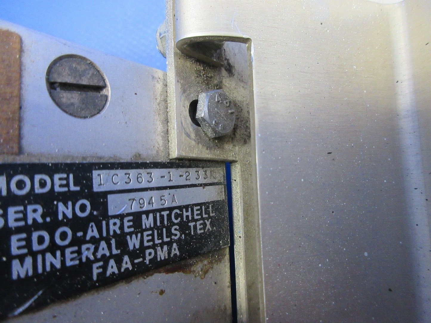 Bellanca 17-31A EDO-Aire Mitchell Roll Servo & Brackets 1C363-1-233R (0924-821)
