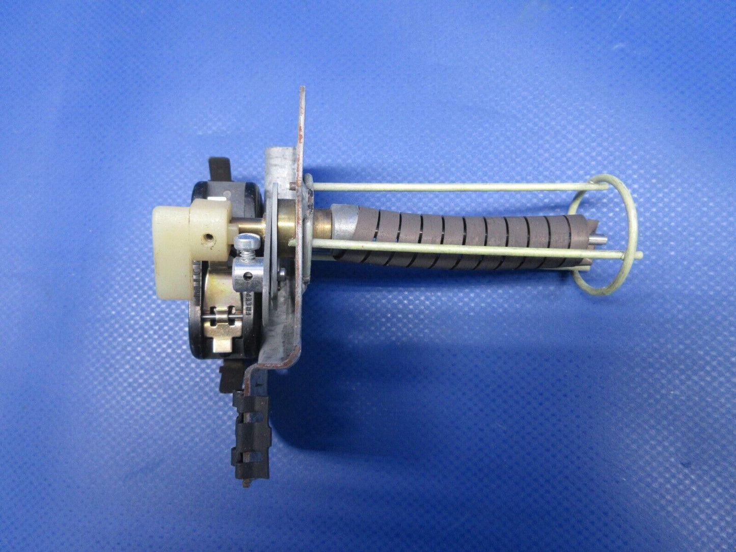 Stewart Warner Thermostat P/N G735011 NEW OLD STOCK (0424-1145)
