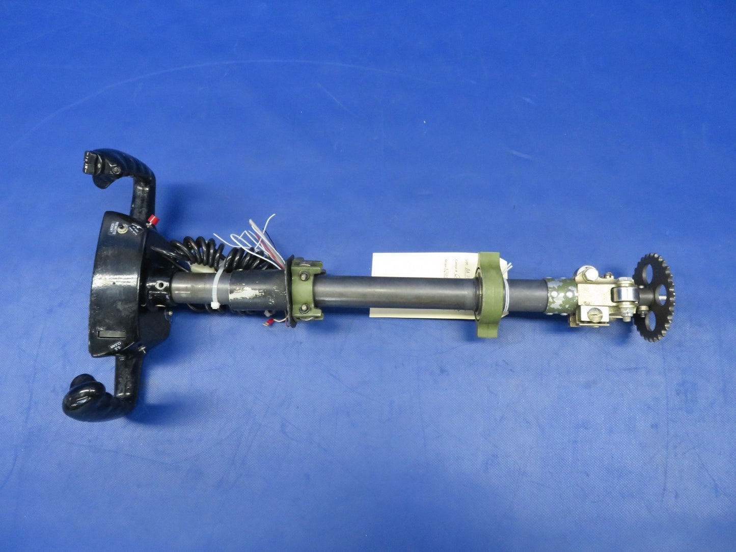 Cessna 421 LH Control Wheel P/N 0861326-24 w/ Cygnet Trim Switch (0726-437)1