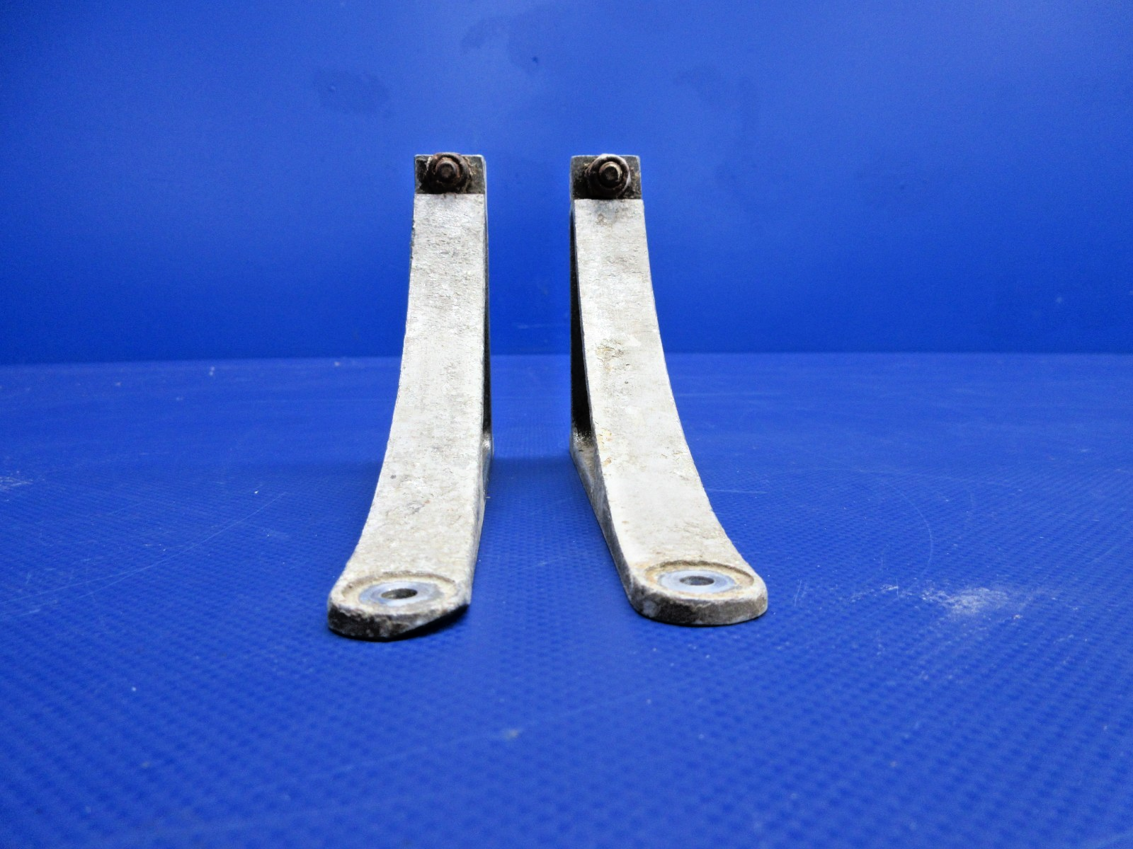 Globe Landing Gear Stop Brackets P/N 11-313-2997L &-2997R LOT OF 2 (0326-781)5