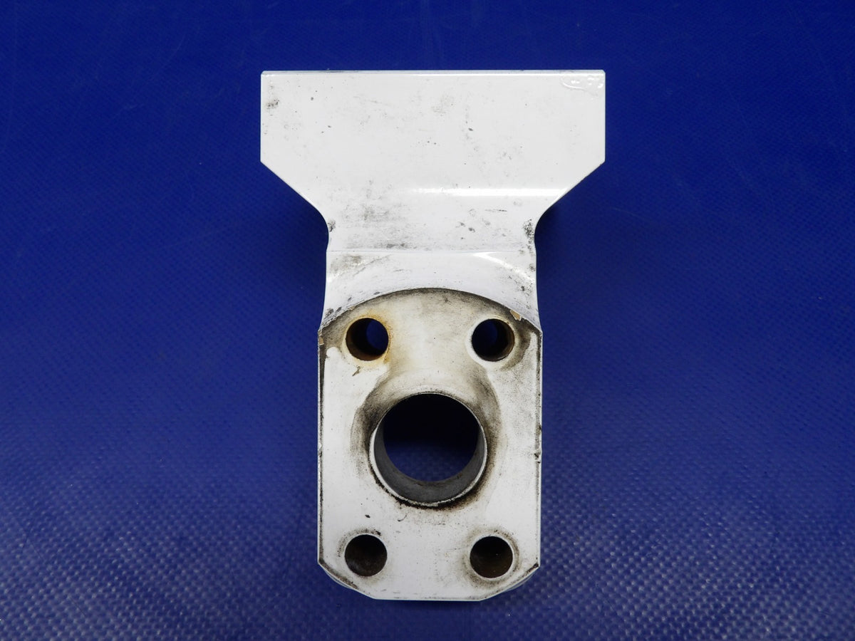 Cirrus SR22 Main Gear Axle Fitting P/N 13284-001 (0926-1204)2