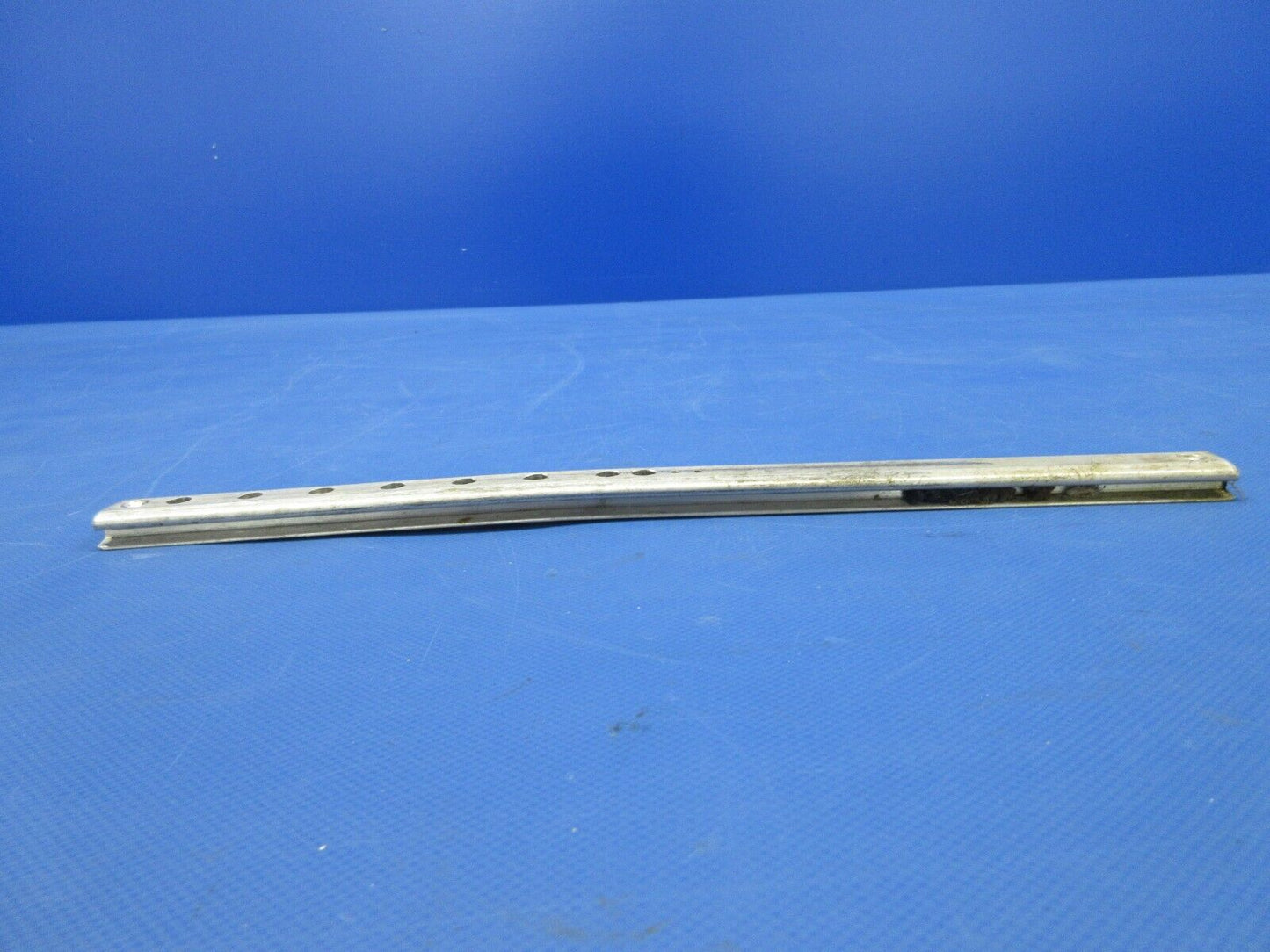 Piper PA-23-250 Aztec Seat Track OTBD P/N 17922-04 (0624-854)
