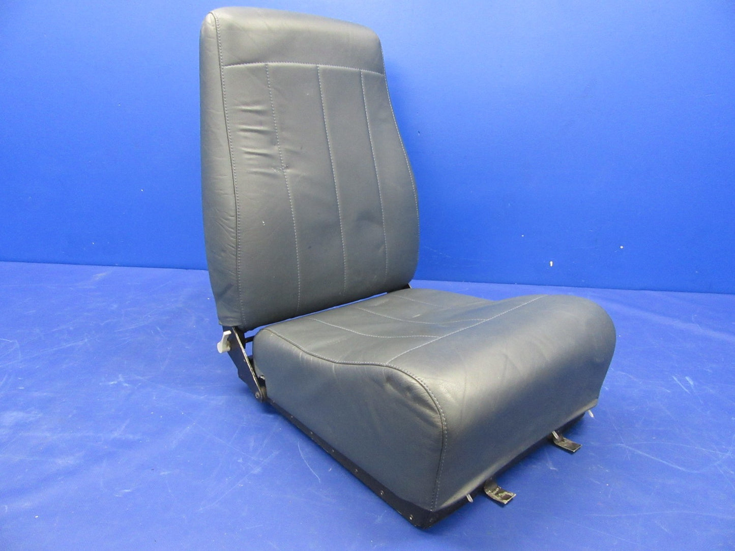 Beech 76 Duchess RH Rear Seat P/N 169-534045-114 (0326-114)0