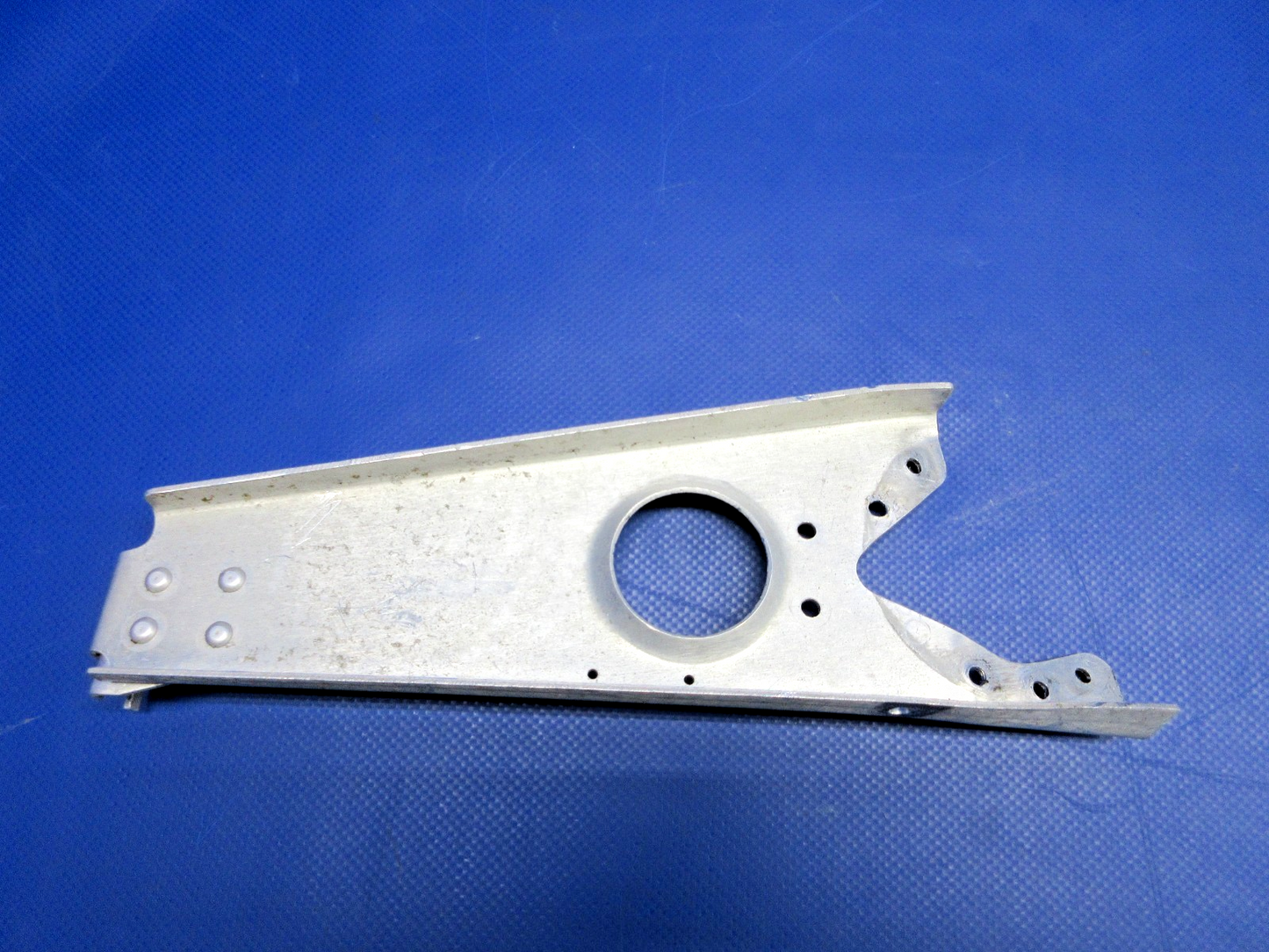 Beech D95A Travel Air RH Engine Controls Bracket P/N 95-940000-47 (0326-917)3