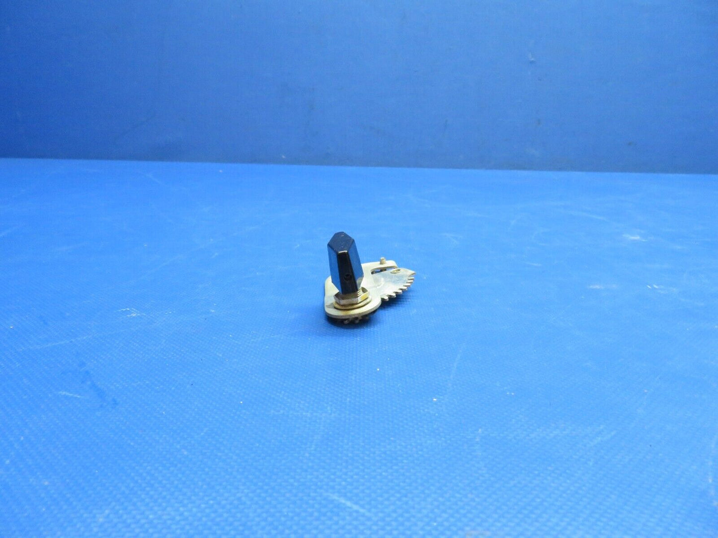 Mooney M20E Cabin Cooling Control w/ Knob Crank P/N 2228 (0824-1729)