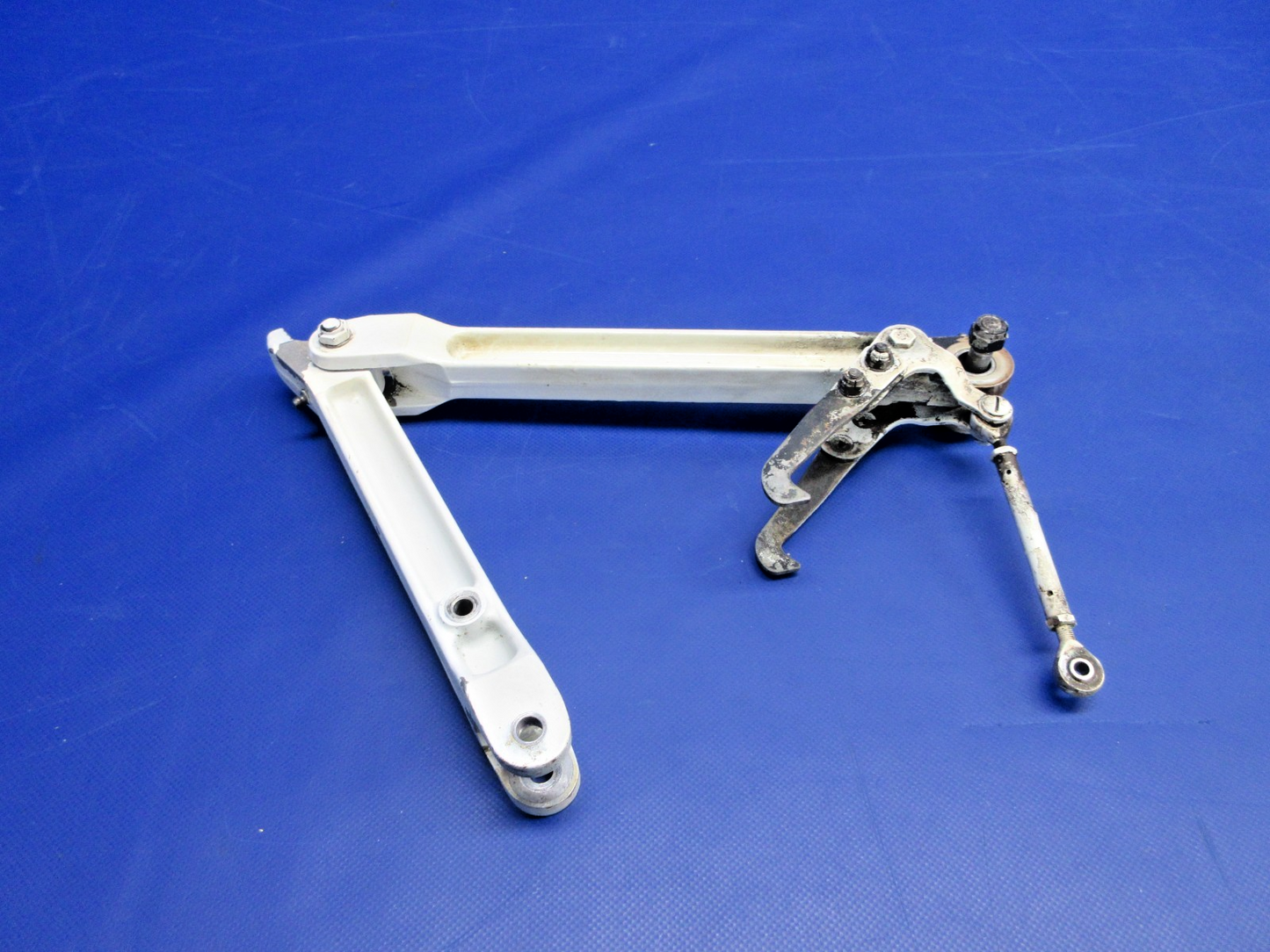 Cessna 310 / 310I Main Gear Links & Uplock Hook LH P/N 0841103-7 (0326-937)2