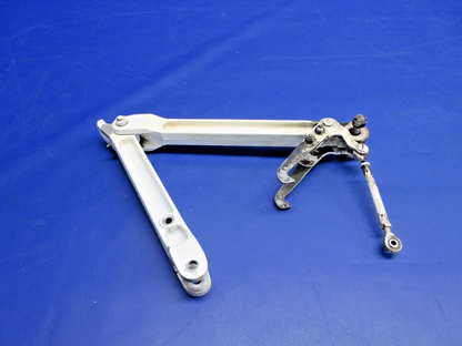 Cessna 310 / 310I Main Gear Links & Uplock Hook LH P/N 0841103-7 (0326-937)2