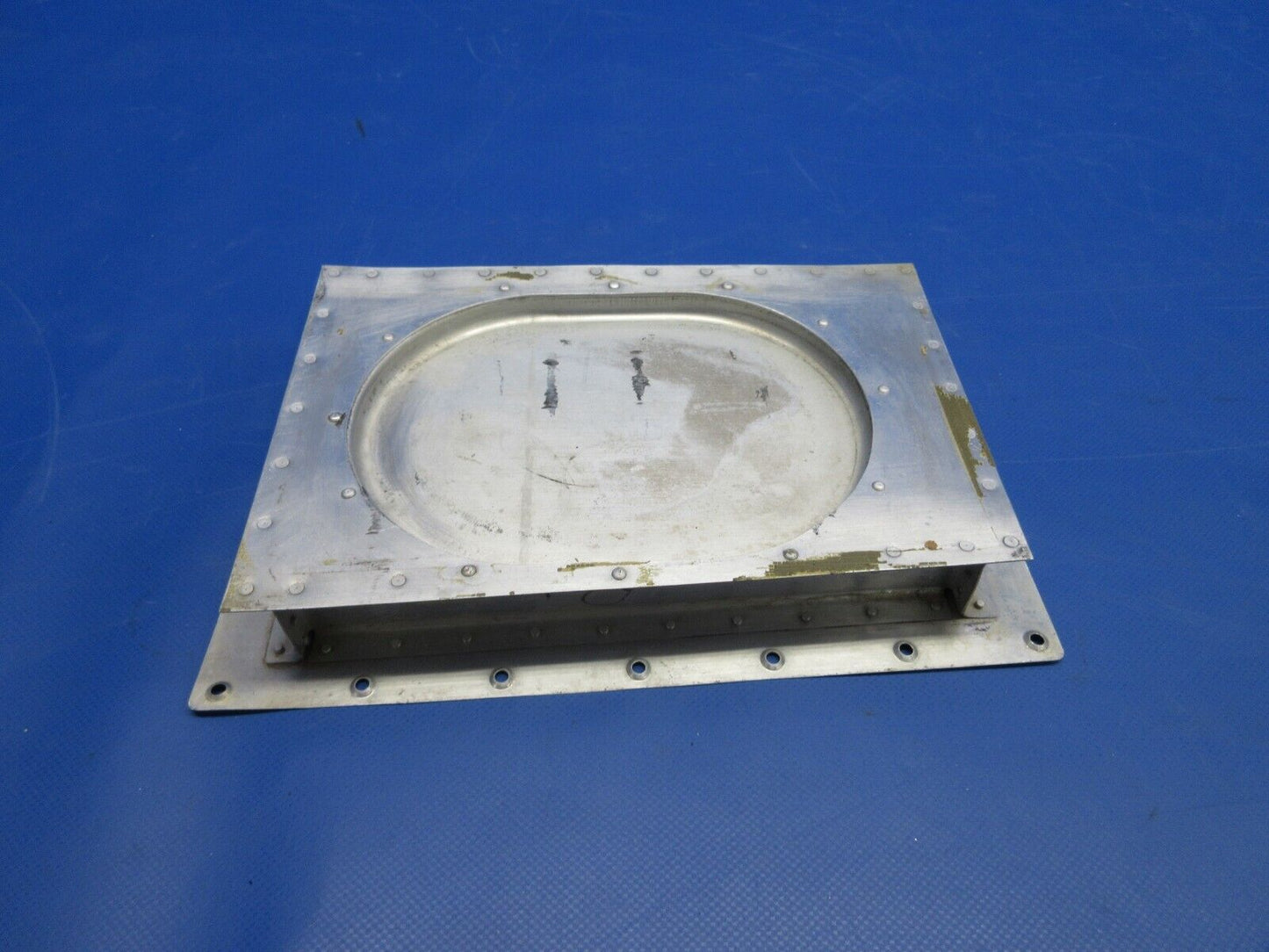 Beech 95 / D95A Travel Air Wing Fuel Tank Door Assy RH 95-110024-2 (0524-1132)