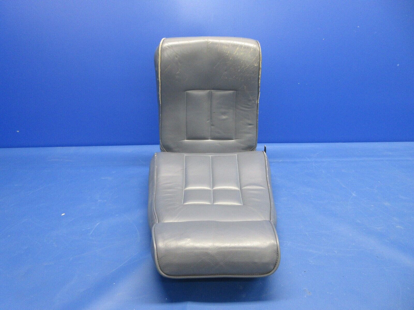 Piper PA-34-200T Seneca II Rear Seat Assy RH P/N 79479-07 (0524-636)