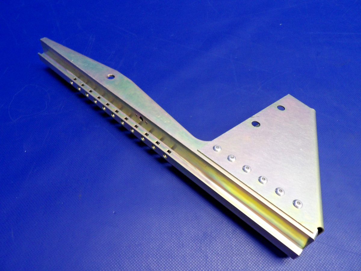 Cirrus SR20 / SR22 Crew Seat Track P/N 12490-010 NOS (0426-1370)7