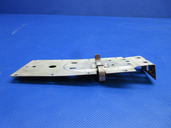 Cessna 150 / 152 Door Latch Assy P/N C511258-495 FOR PARTS (0724-1913)