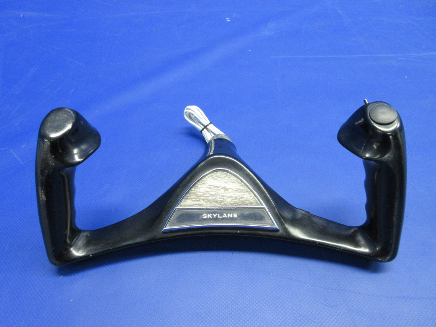 Cessna 182 / 182L Co-Pilot Control Wheel P/N 1560001-10 (0226-1027)0