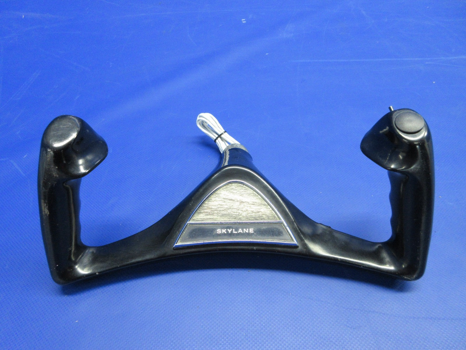 Cessna 182 / 182L Co-Pilot Control Wheel P/N 1560001-10 (0226-1027)0
