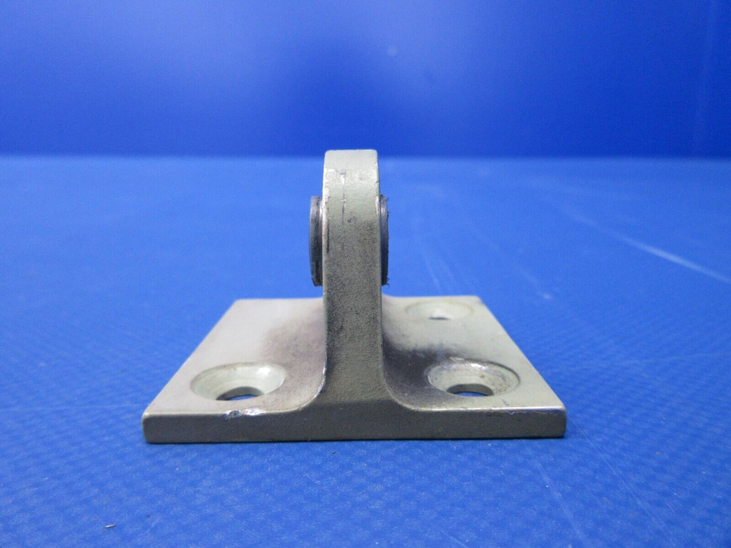 Cessna 180 / 180K Stabilizer Hinge Assy RH P/N 0732101-10 (0524-1400)