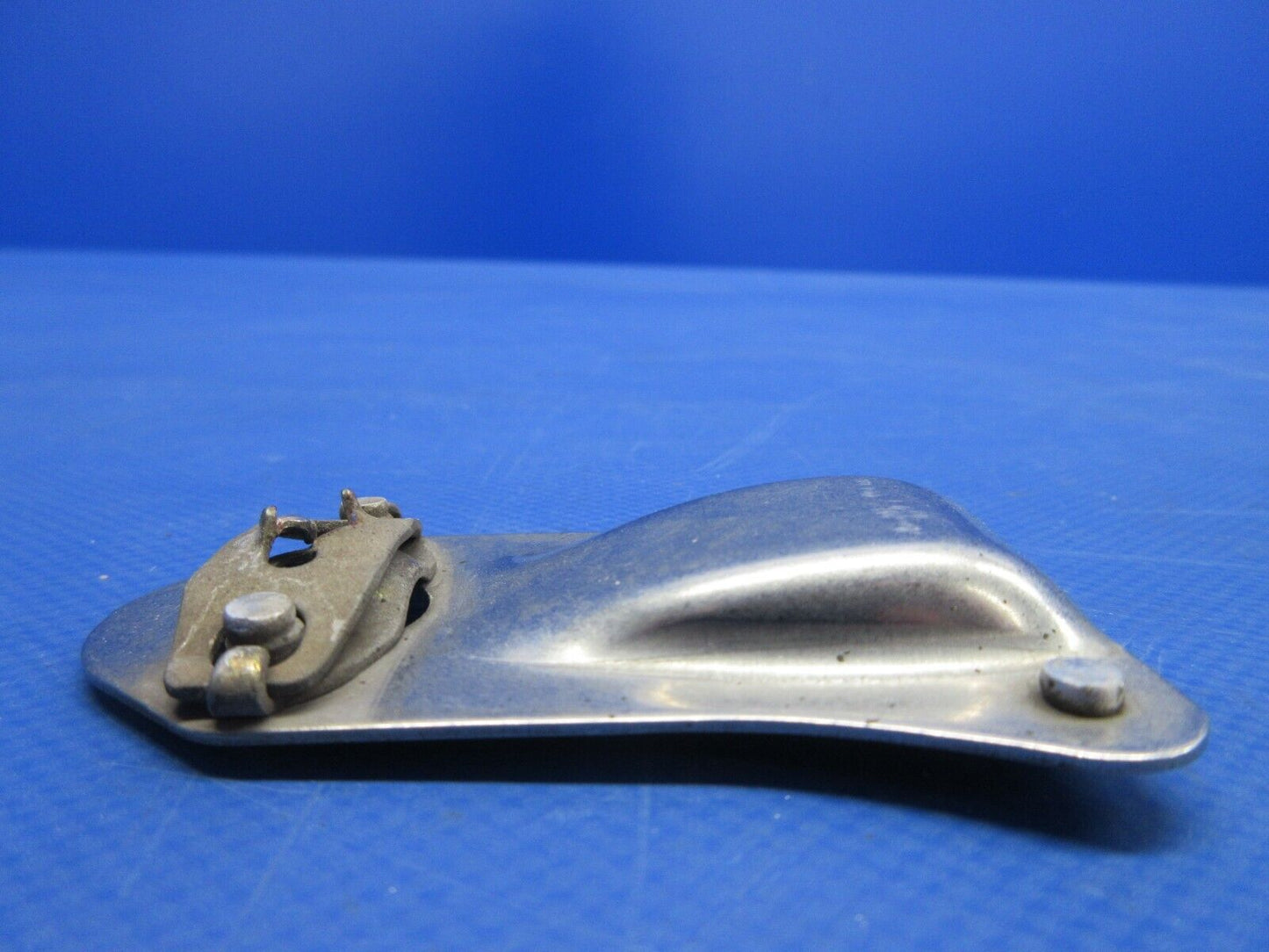 Piper PA-28-181 Archer Cowl Fastener Clip P/N 65889-00 LOT OF 4 (0624-899)