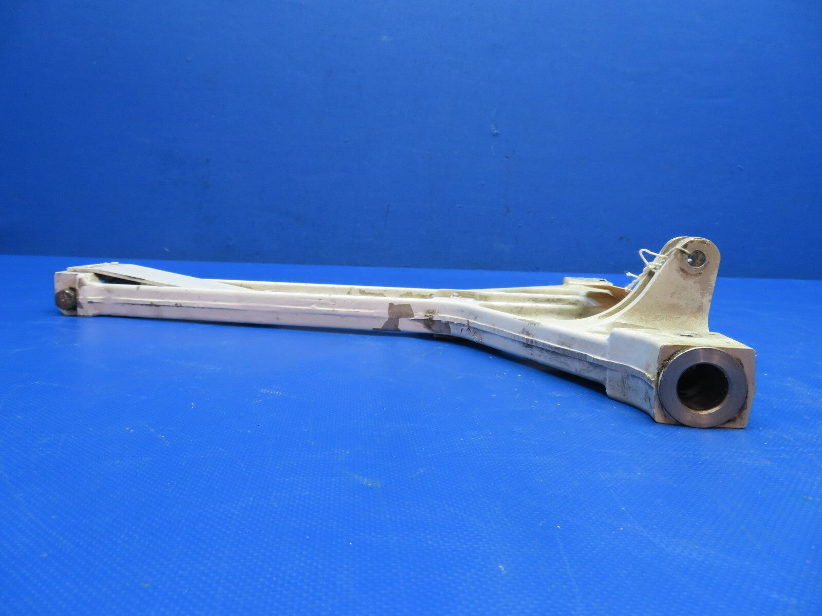 Piper Aerostar 602P RH Upper Side Brace Assy Main Gear P/N 400094-02 (0123-774)9