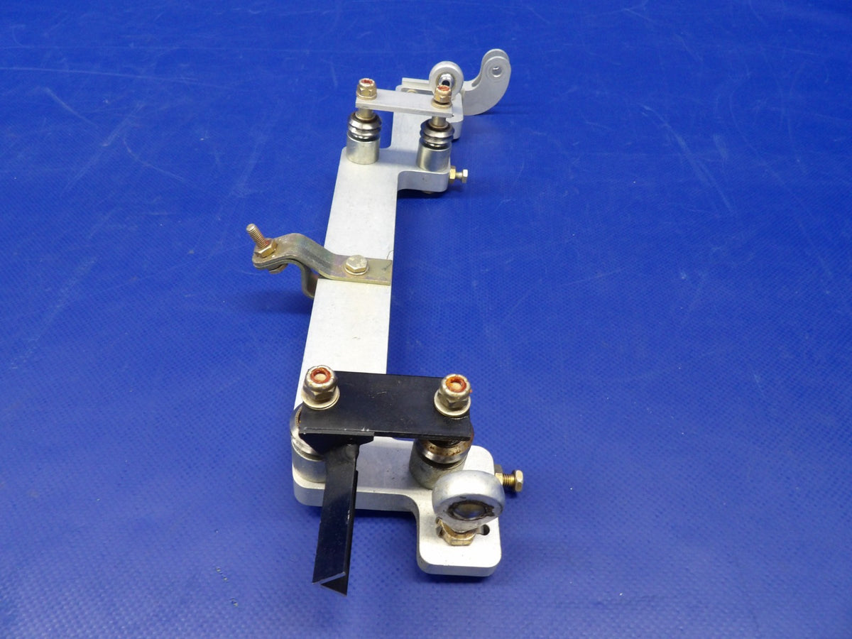 Cirrus SR22 Yoke Bearing Mount LH P/N 14938-001 (0926-1208)5