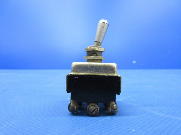 Beech 95 / D95A Circuit Breaker Switch CB-3110C, CB-3105C, CB-3120C (0524-1113)