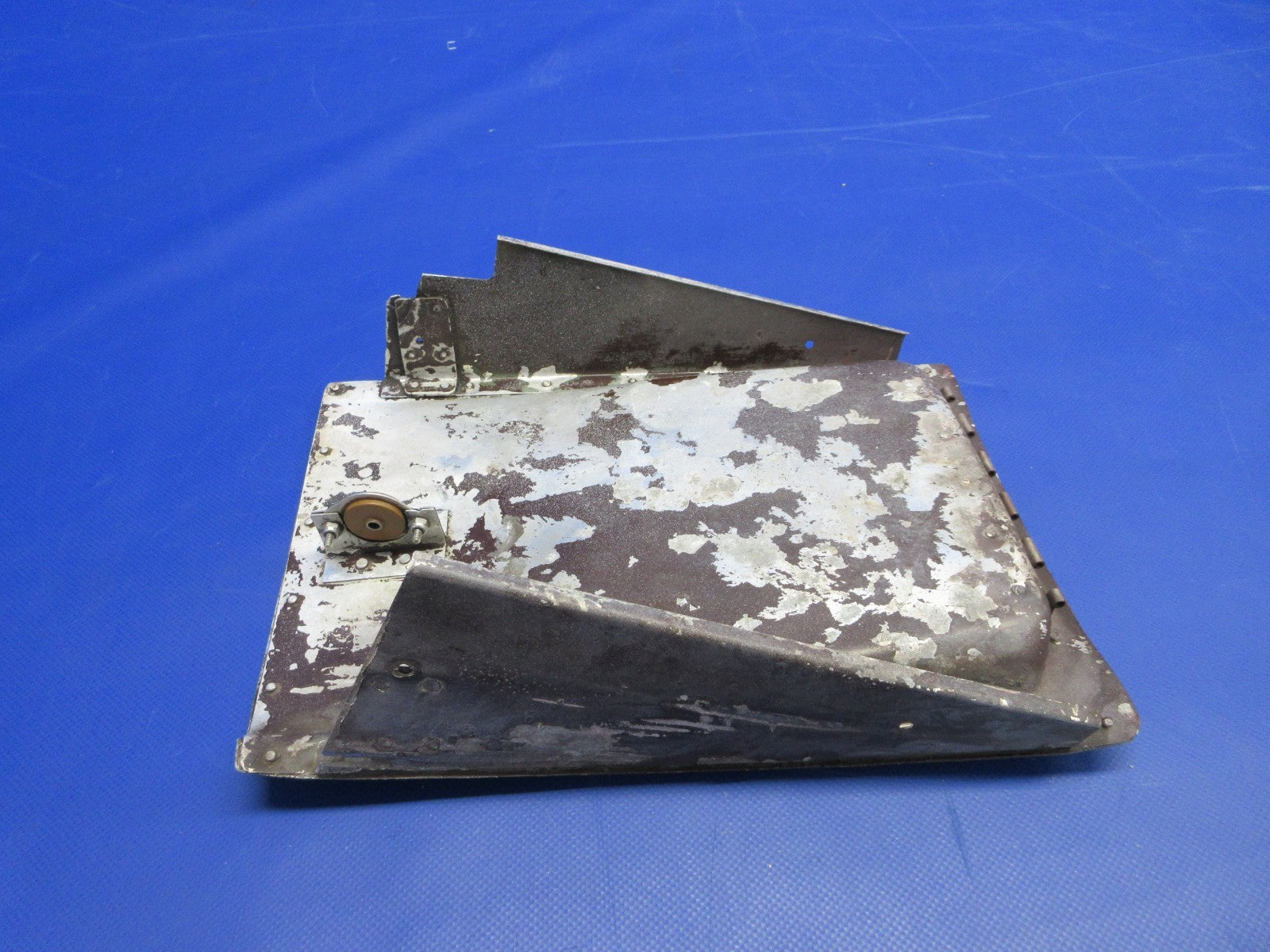 Cessna 182 / 182L RH Cowl Flap P/N 0752609-201 (0226-1025)2