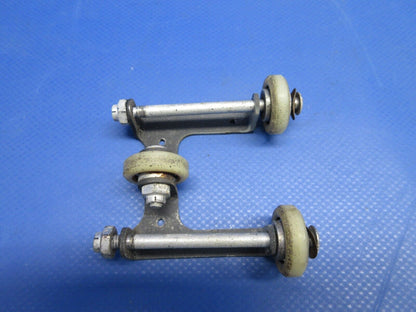 Piper PA-23-250 Aztec Control Column Roller Assy P/N 16851-00 (0624-810)