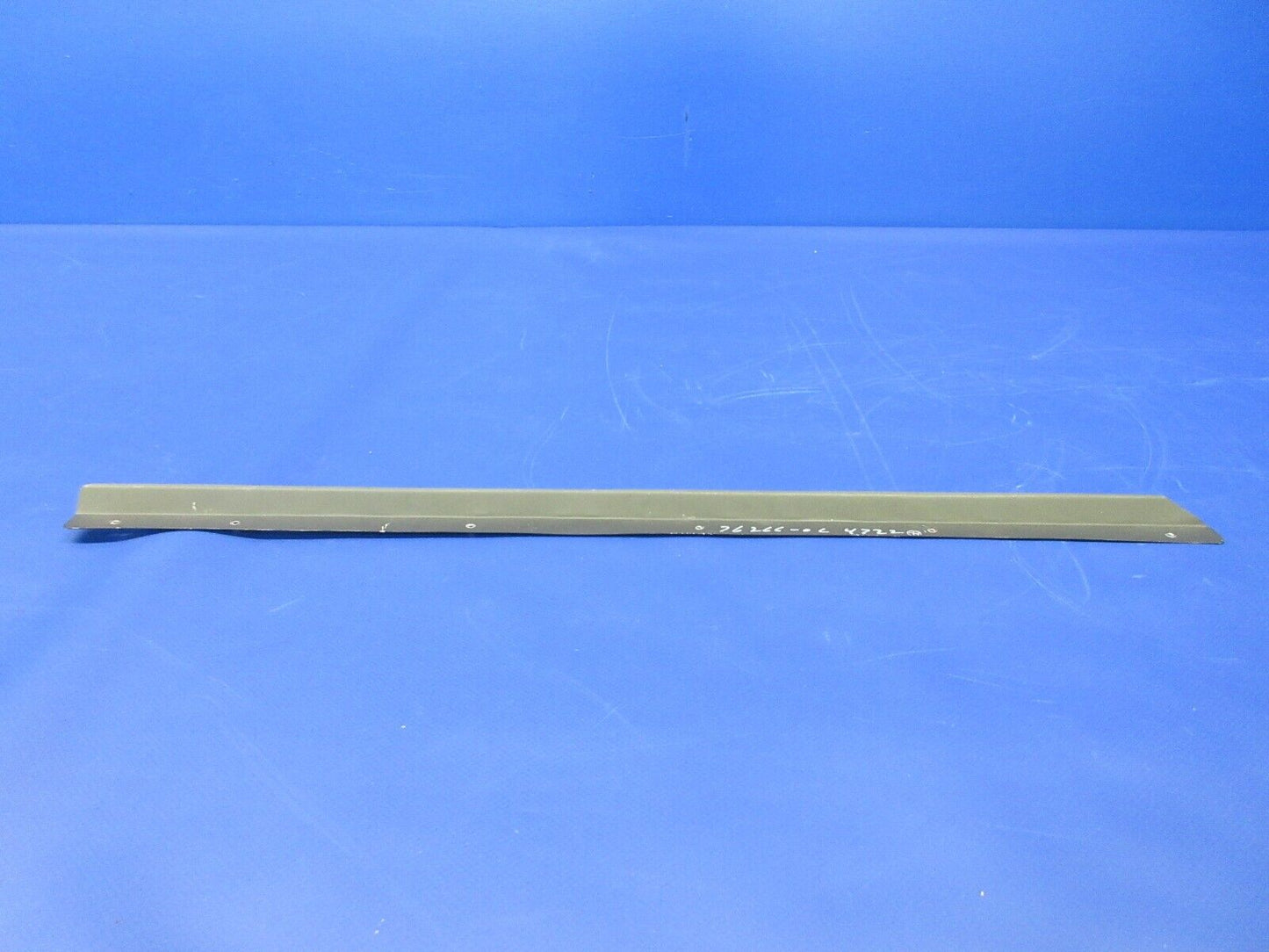 Piper PA-28-181 Co-Pilot Center Window Retainer Top & Sides 76264-00 (1224-2042)