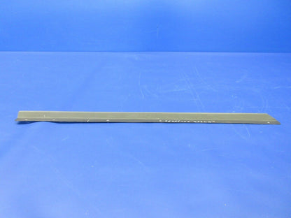 Piper PA-28-181 Co-Pilot Center Window Retainer Top & Sides 76264-00 (1224-2042)