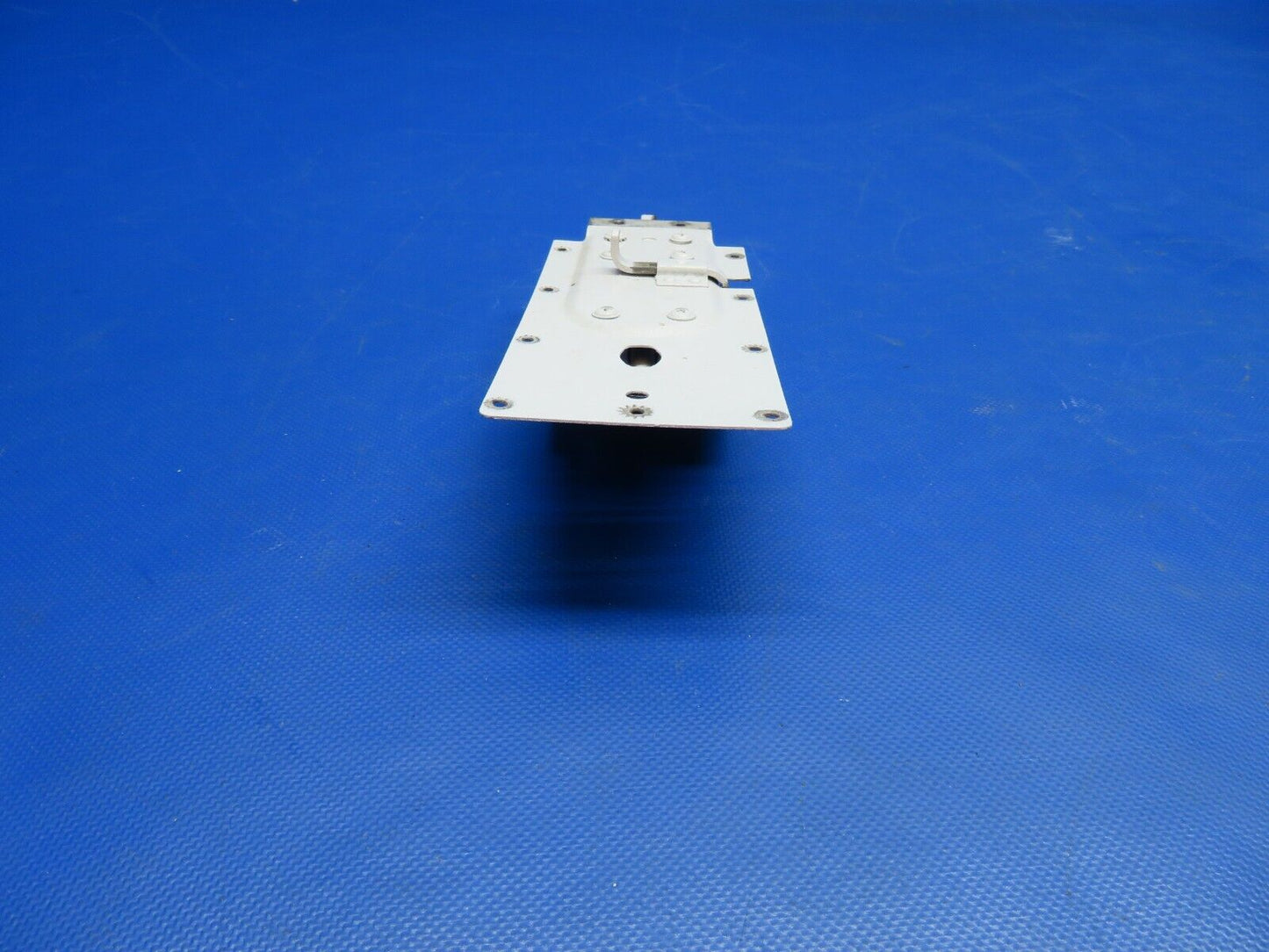 Cessna 150 / 150G Door Latch Assy RH P/N 0413387-2 (0824-1721)