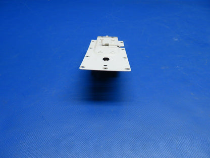 Cessna 150 / 150G Door Latch Assy RH P/N 0413387-2 (0824-1721)