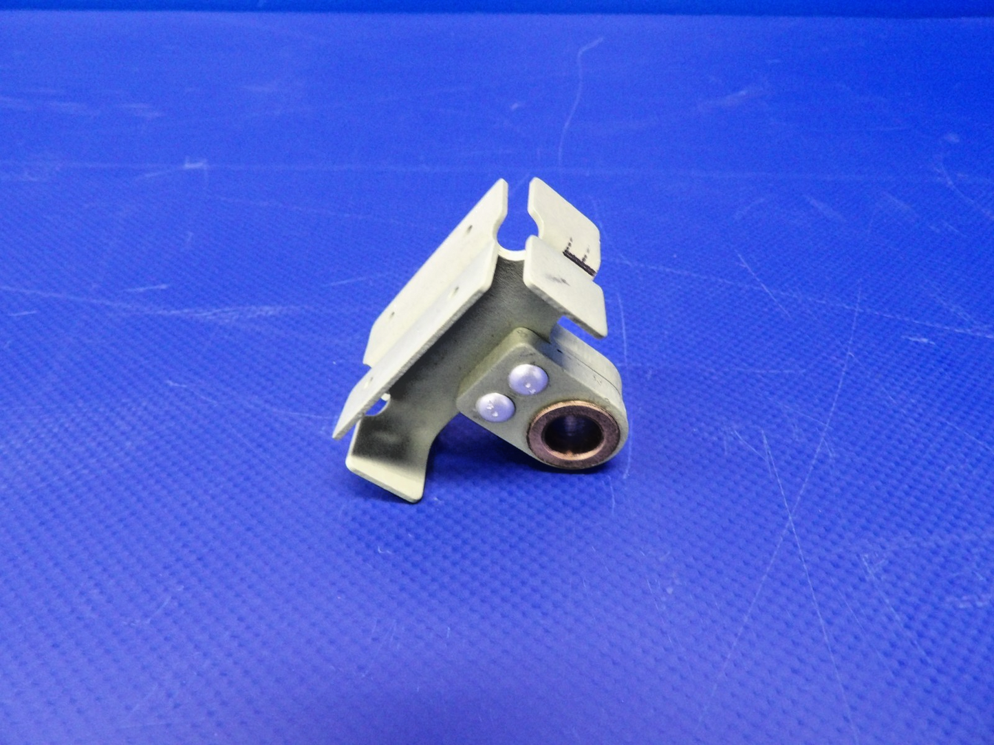 Cessna 150 / 152 Vertical Fin Middle Hinge Half w/8130 0431010-7 NOS (0426-1234)2